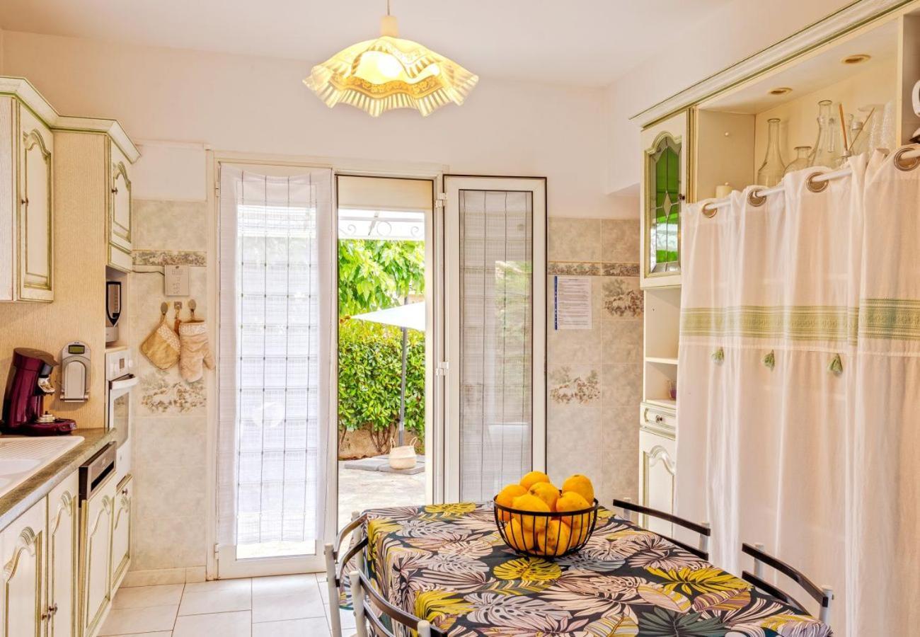 Villa Tous Conforts Avec Piscine Privee Et Acces Plage Сервион Екстериор снимка